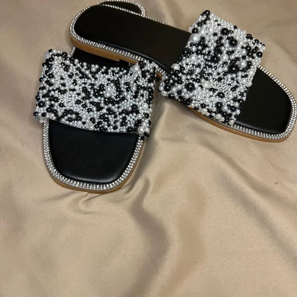 One of a kind sandals - Picture 3 of 3